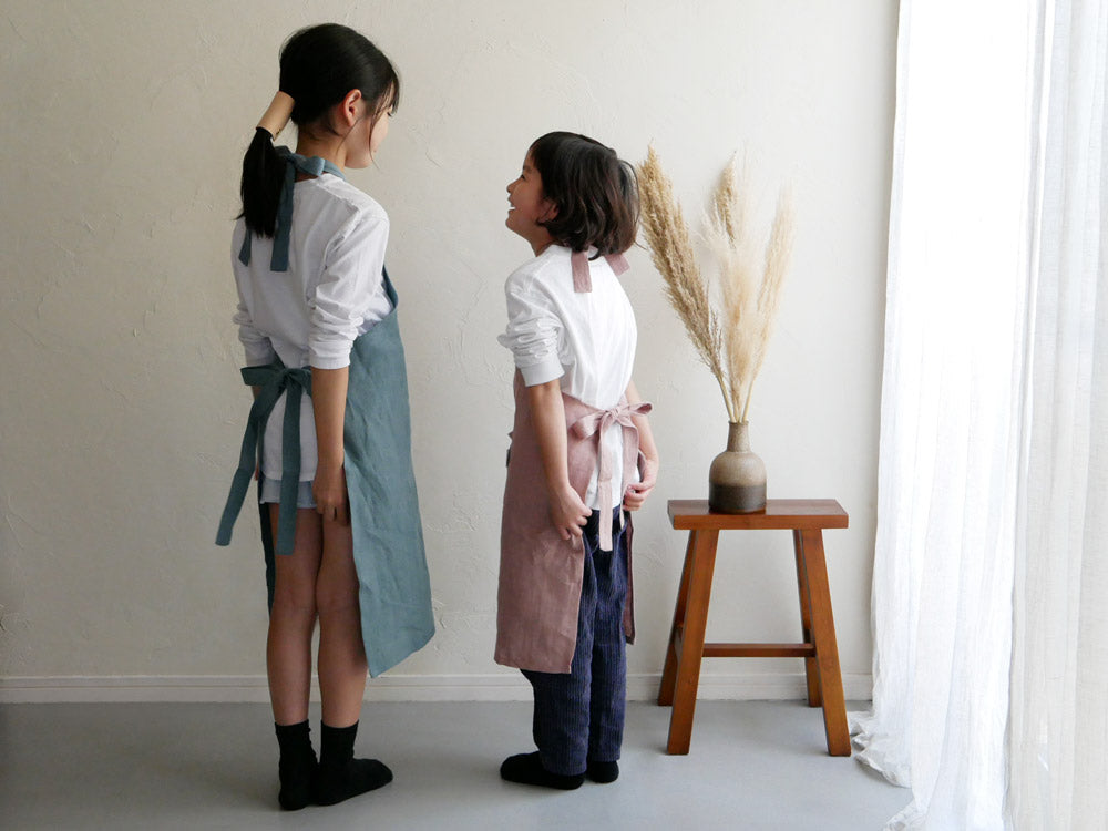 子供用リネンエプロンの写真