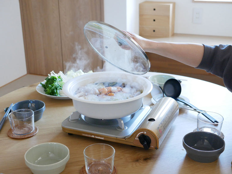 CB JAPANのセラミック塗装卓上鍋とガラス蓋