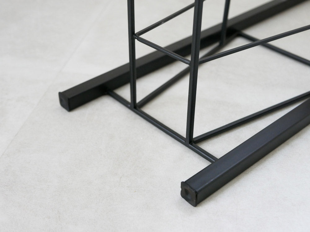 POSH LIVINGブランドのアイアンとマンゴーウッドのマガジンラック