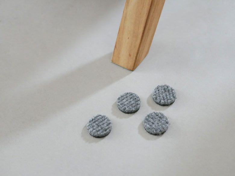 &CraftのTUSKER 1Pラウンジチェア。チーク無垢材とラタンを使用した一人用のシンプルでモダンなデザインの椅子