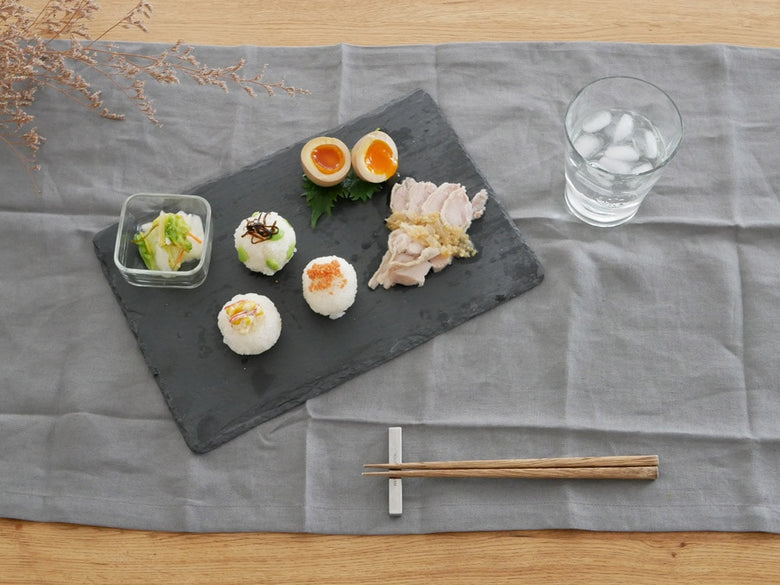 ダルトンカトラリーレストスクエアと食器