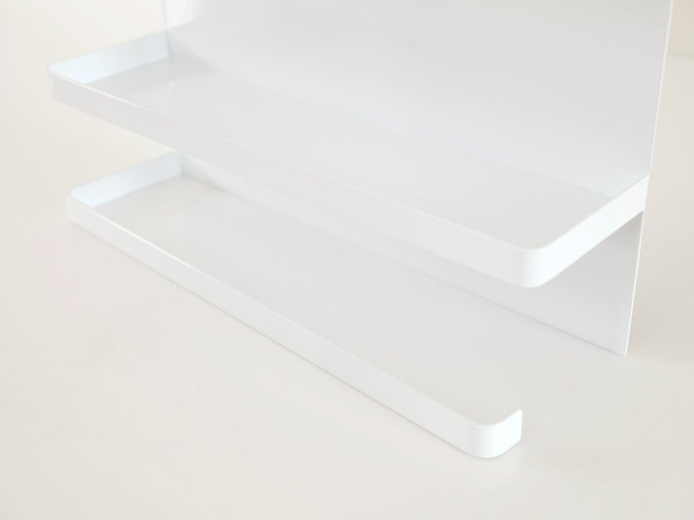 棚に設置されたタワーマグネットキッチンペーパー＆ラップホルダー