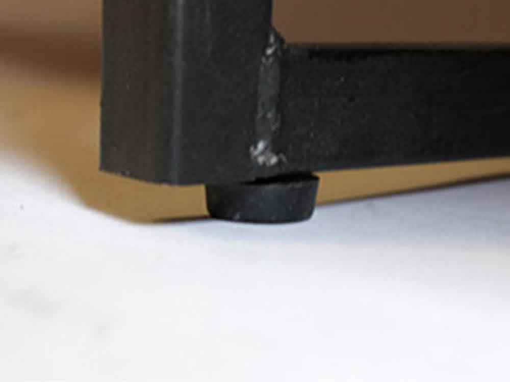 灰色オーク無垢前板と黒スチールのキッチンボード