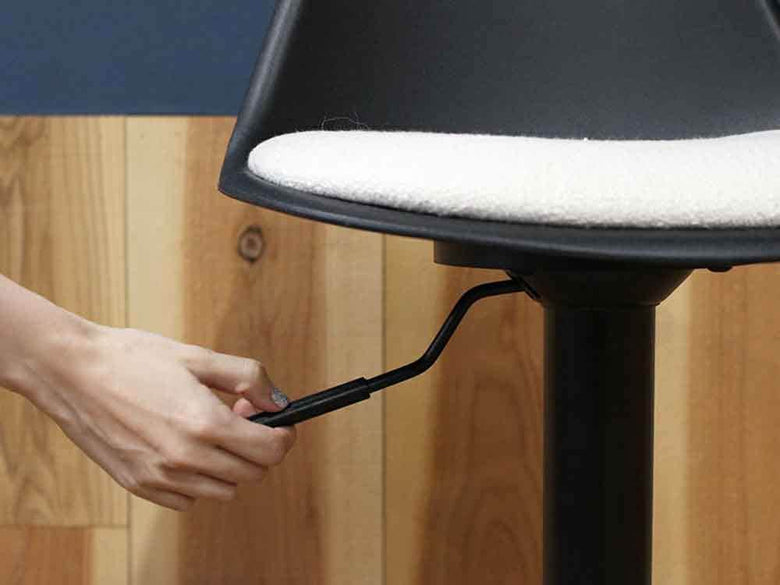 アデペシュ製グレーのカウンターチェア