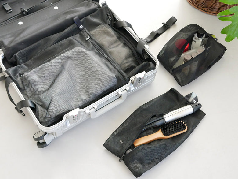 サラサデザインのb2cランドリーネットワイド。ポリエステルとラテックス製で、持ち手とストラップが付いた洗濯用ネット。サイズはS、M、Lがあり、衣類を安全に洗濯機で保護します。