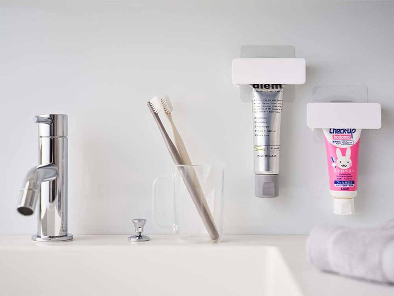 タワーの歯磨き粉ホルダーとフィルムフック