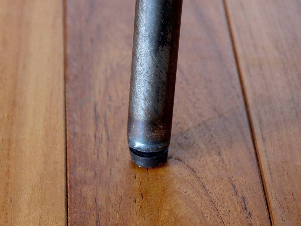 アデペシュの丸型オーク突板ダイニングテーブル