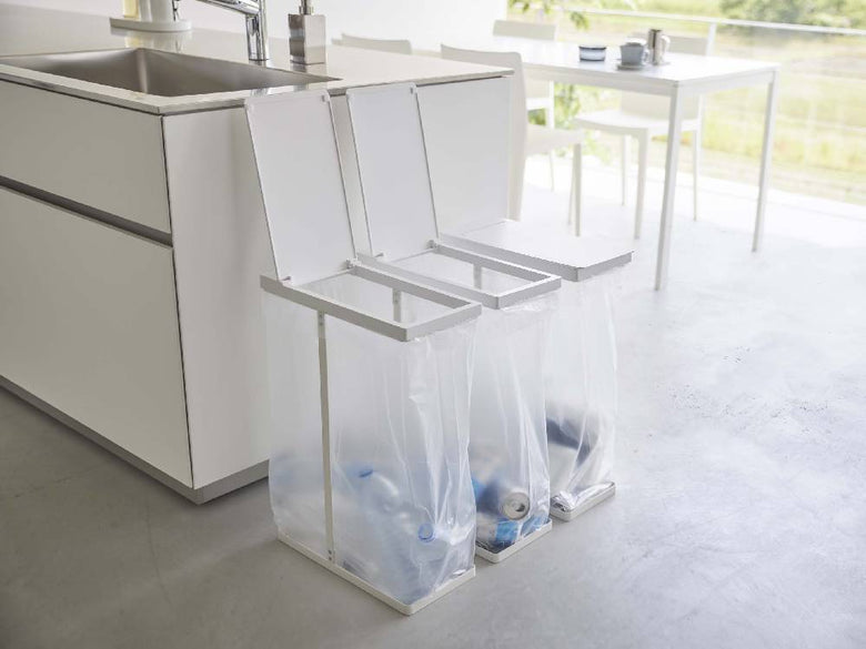 シルバーとアルミ、プラスチック製のキッチン用ゴミ袋ホルダー