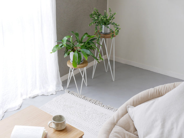 POSH LIVINGのアイアンとマンゴーウッド製サークルスタンド