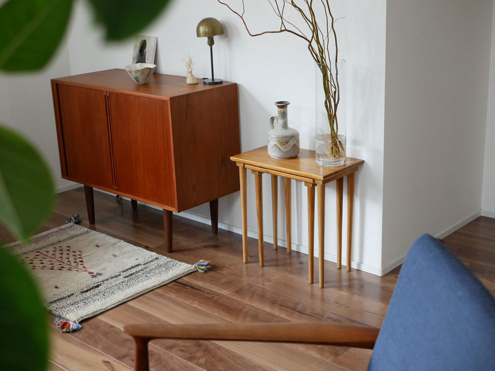 Comore Sunのチークネストテーブル2段組