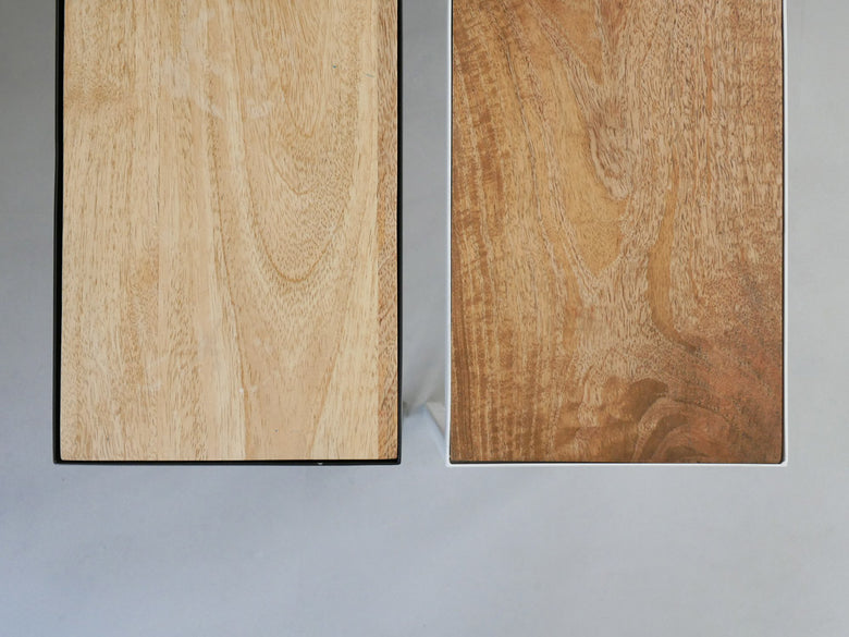 ポッシュリビングのアイアンとマンゴーウッド製マガジンラック