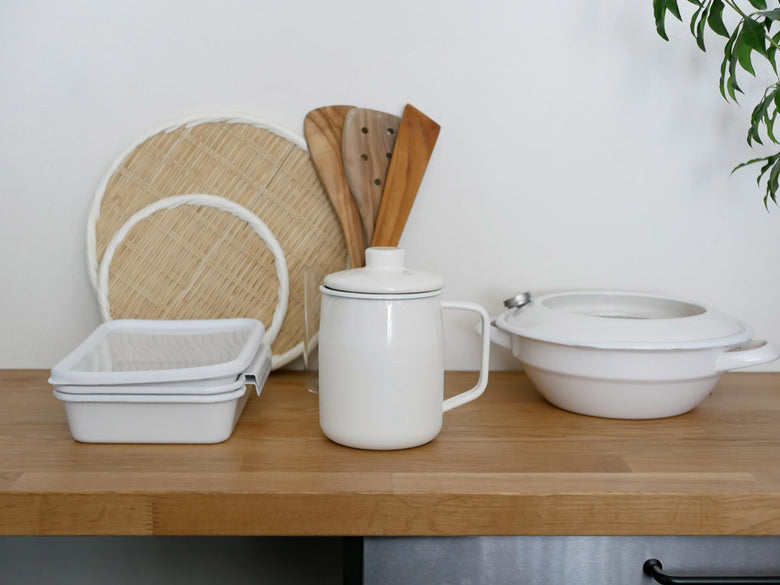 富士ホーロー製オイルポットと活性炭カートリッジ