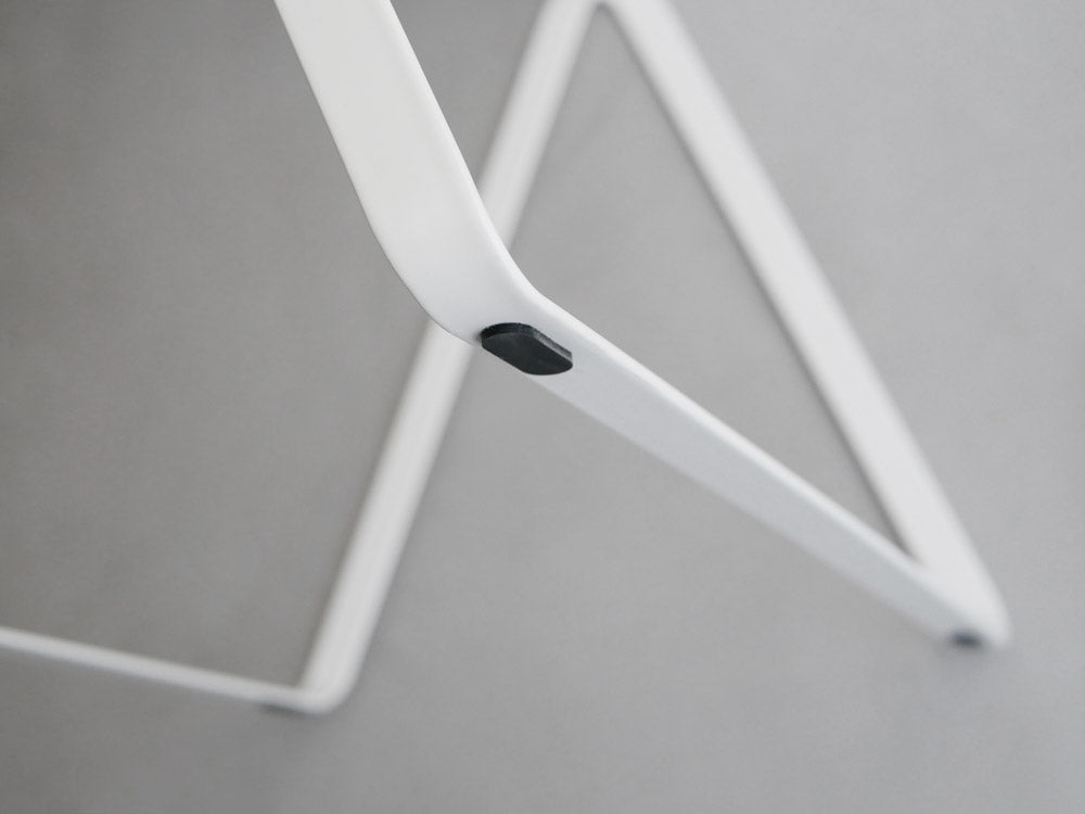 タワーの折り畳み高床式ランドリーバスケット