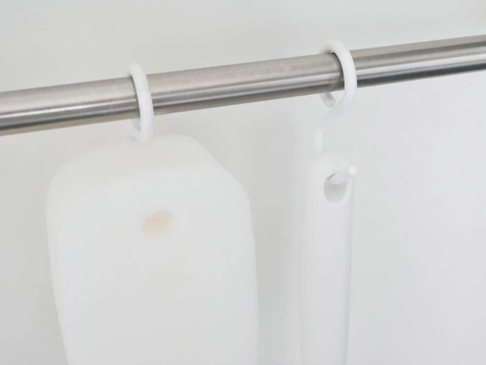 白い柄付きマーナ製バススポンジ