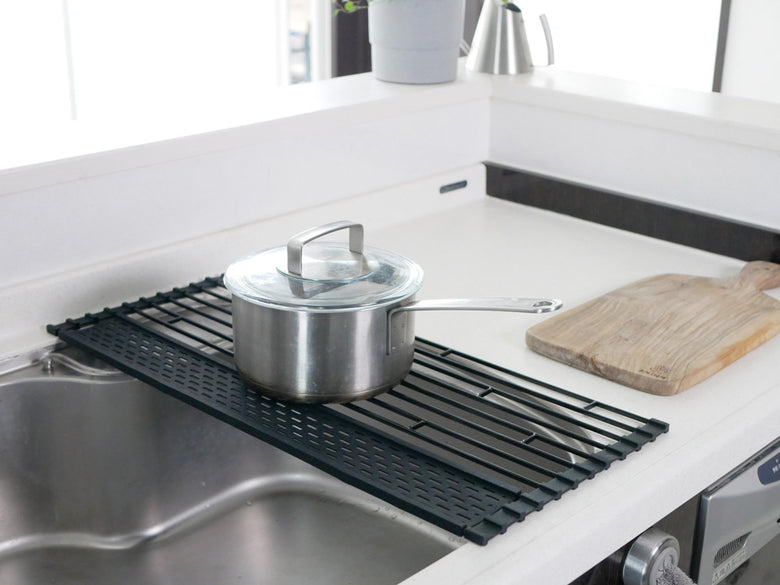 Yamazaki towerの折りたたみ水切りラック シリコーントレー付