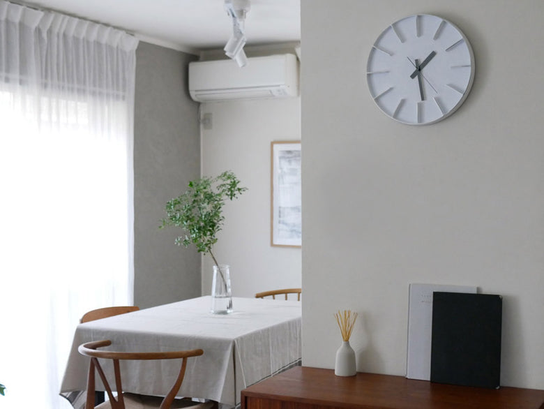 レムノス製ホワイトアルミ壁掛け時計35cm