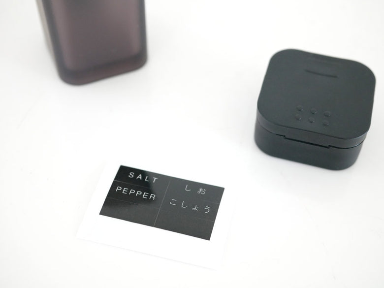 towerブランドの黒マグネットスパイスボトル Lサイズ