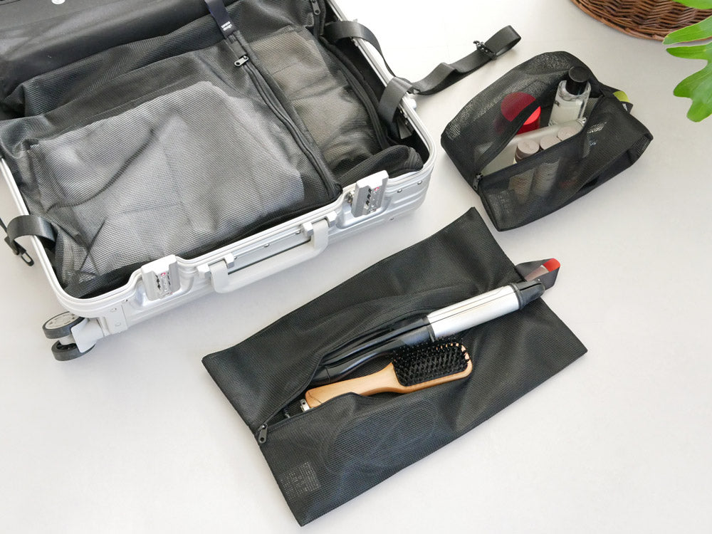 sarasa designのb2cランドリーネット フラットリバーシブル。ポリエステルとラテックス素材で、Mサイズ（29.5×37cm）とLサイズ（40×46cm）があります。家庭での洗濯に最適な洗濯ネットです。