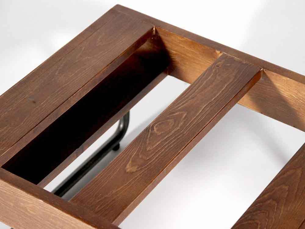 パイン無垢材のブラウン色ウォームオットマン