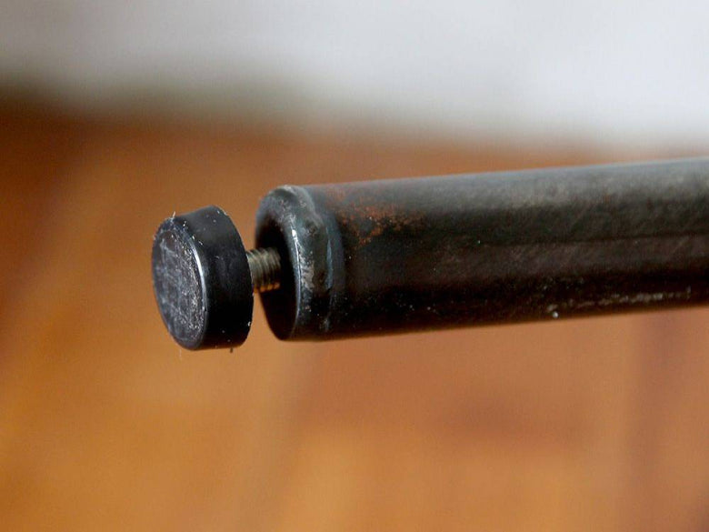 オーク突板とアイアン脚のラウンドダイニングテーブル