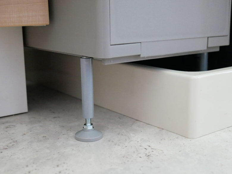 グレーのキャスター付き4段スリムストレージ