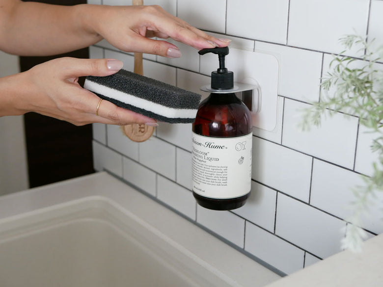 Otelの壁掛けソープボトルホルダー