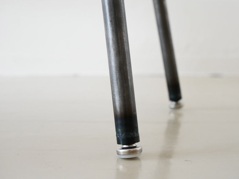 四角商店製オーク無垢集成材天板とクリアラッカー塗装鉄脚の日本製受注生産ベンチ