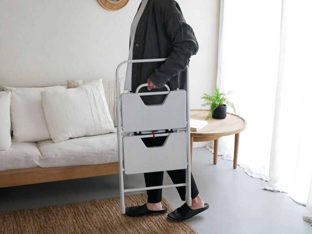 CB JAPANのスチール製フォールディングステップ