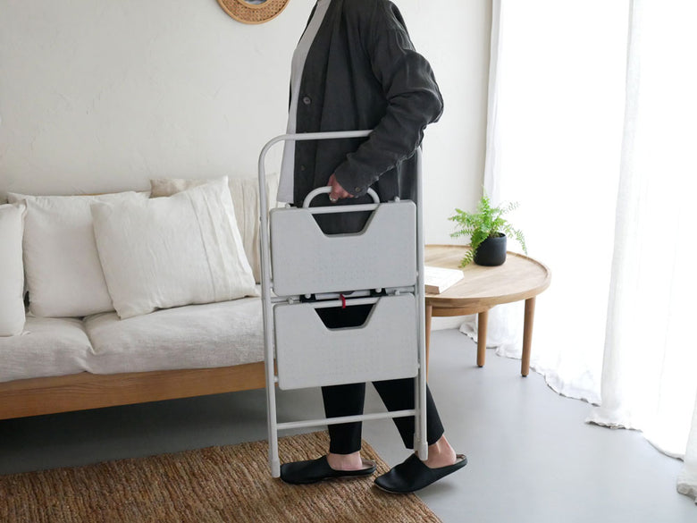 CB JAPANのスチール製フォールディングステップ