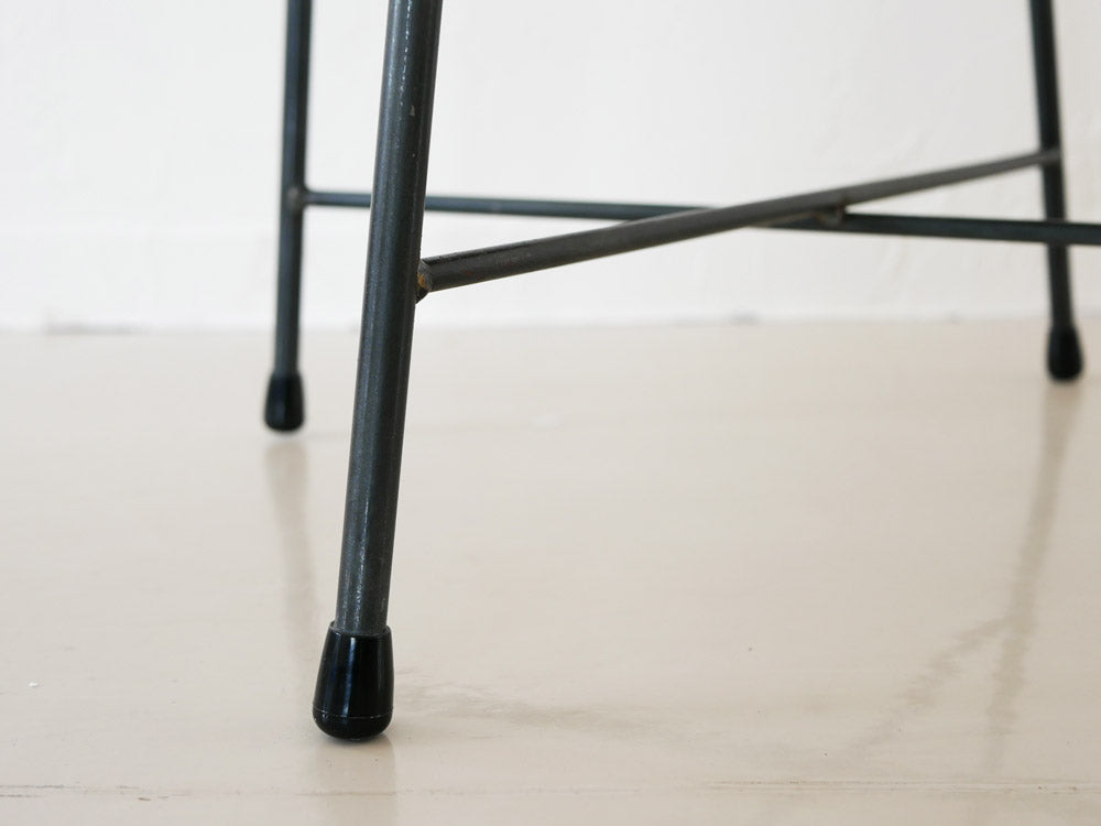 SIKAKU四角商店製LUCYダイニングチェア、クロカワ鉄脚とレザー座面を持つシンプルな受注生産品