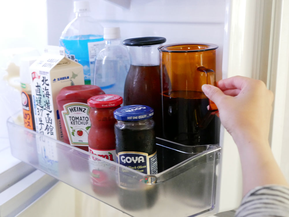 キントーCAST AMBERのグラスとジャグの写真