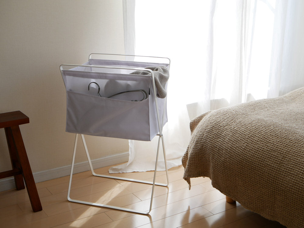 タワー製折り畳み高床式ランドリーバスケット