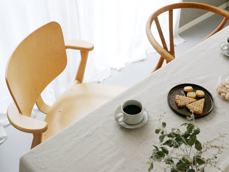 フィンランド製アルテックのドムスチェア、バーチ材を使用したハニーステイン仕上げのデザインチェア