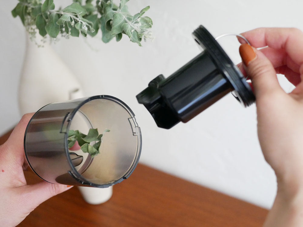 白色のrecolteコードレスウェット＆ドライクリーナー本体