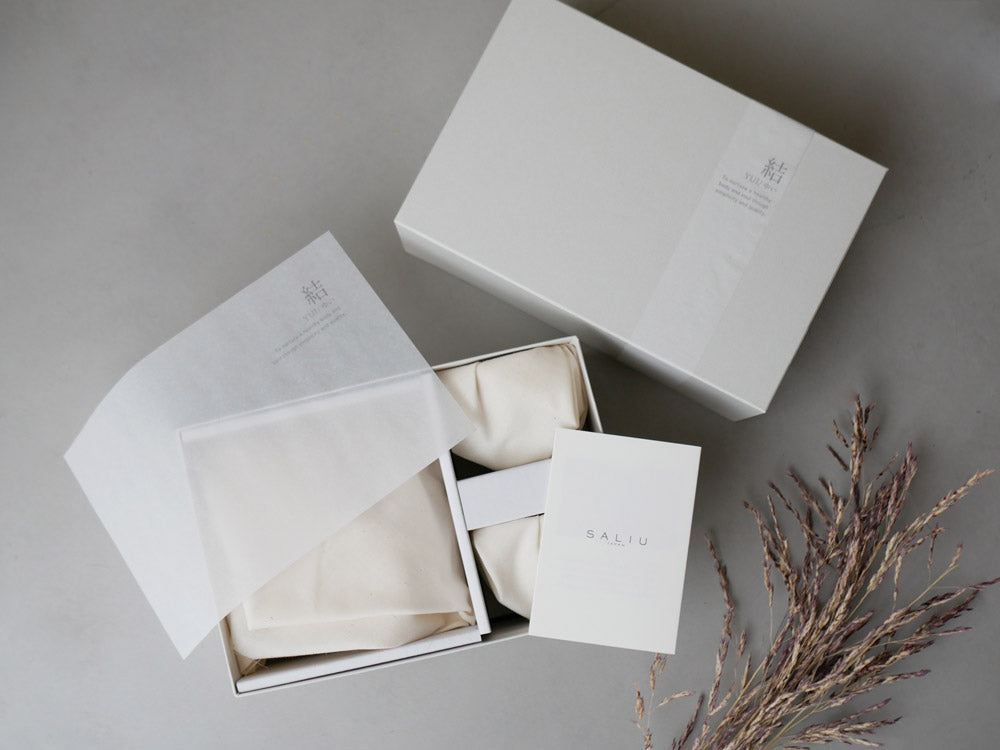 白磁製の結 YUI 湯呑み