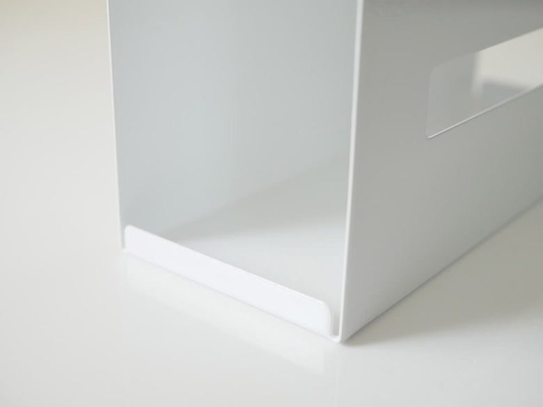 洗面所の棚に設置されたペーパーボックスホルダー