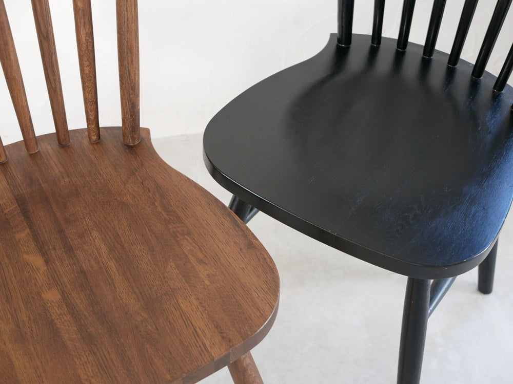 オークとアッシュの無垢材ラッカー仕上げウィンザー型チェア