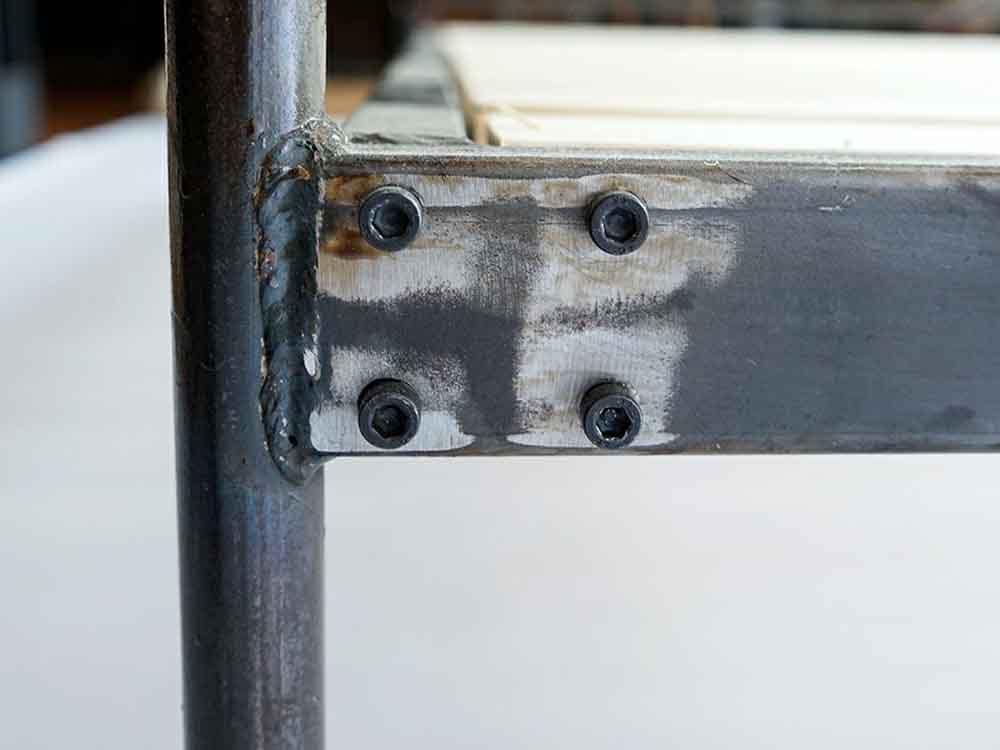 アデペシュ製アイアンと木のベッドフレーム