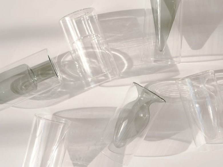 POSH LIVINGブランドの透明ガラス製フロートベース、円柱型で高さ15cm