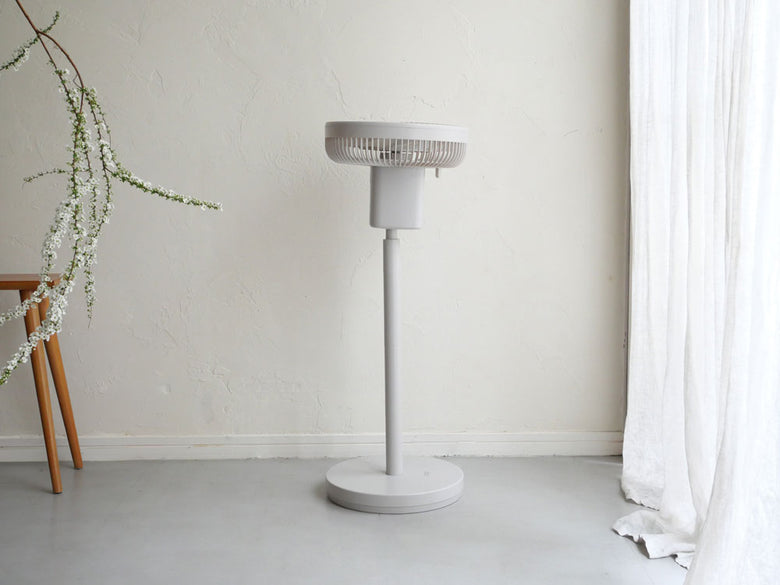 【THREE UP/スリーアップ】左右自動首振りスマート収納 DCリビングファン