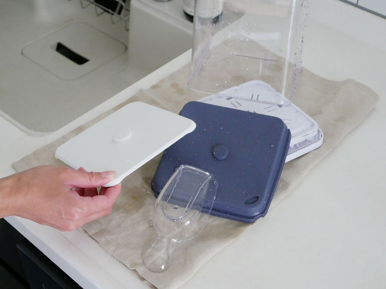 OXOオクソーのPOP2シリーズであるビックスクエアミディアム、トール、ポップスクープ、ライスカップが整然と並んだキッチン収納用品の画像