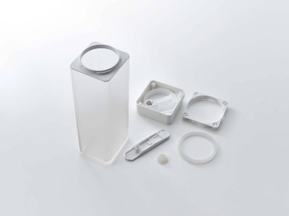 タワーの倒して置ける黒色冷水筒