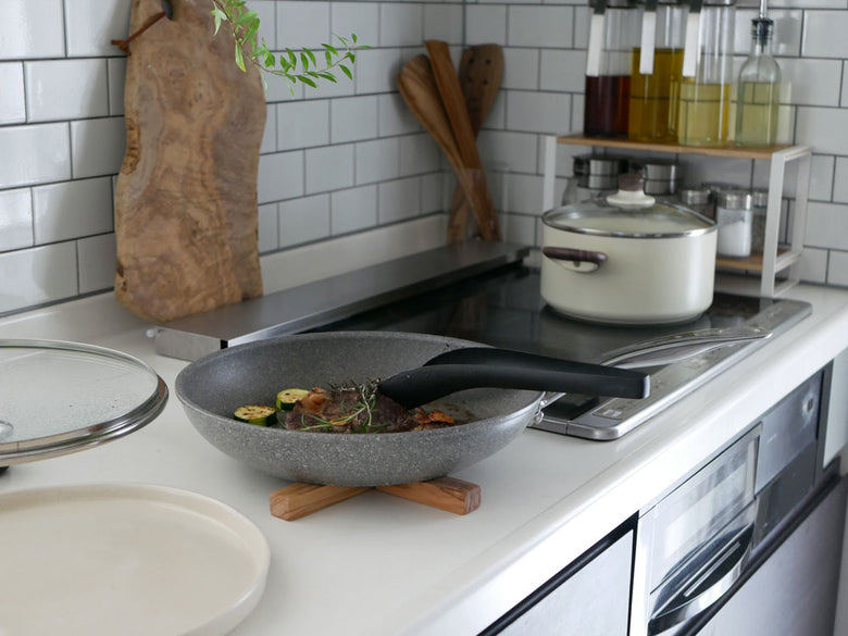 BALLARINIトリノシリーズの20cmアルミフライパンとステンレス製ガラス蓋のセット