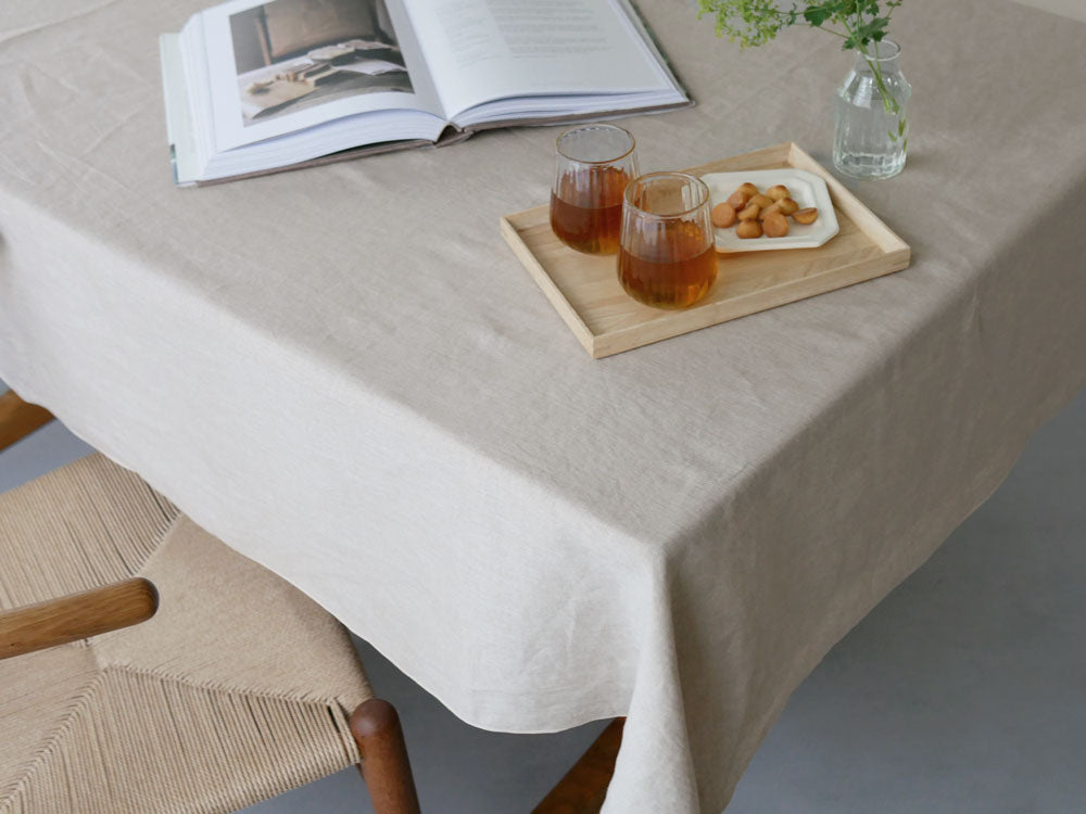 natsusobikuのリネン100％クリップ留めカーテンが窓に掛けられた白色のシンプルなデザイン、サイズW130×H230cm