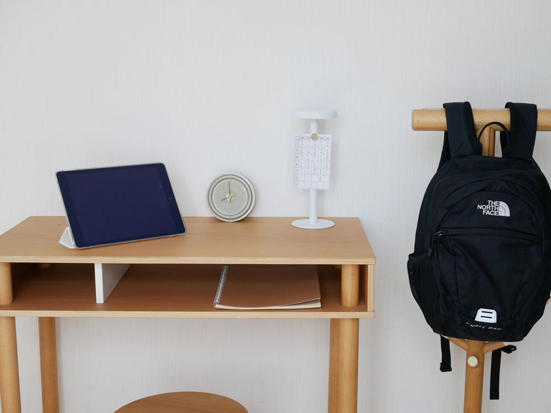 シンプルな鉄製FUJITA KINZOKUテーブルランプ