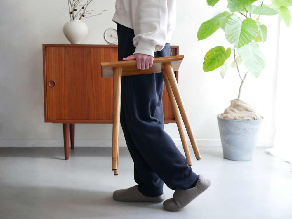 Comore Sunのチーク材スツール