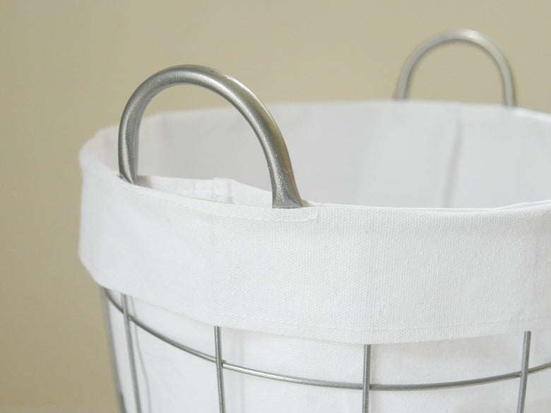 白いBRIDランドリーストレージ ラウンド33L、持ち手とキャスターが付いた収納用バスケット