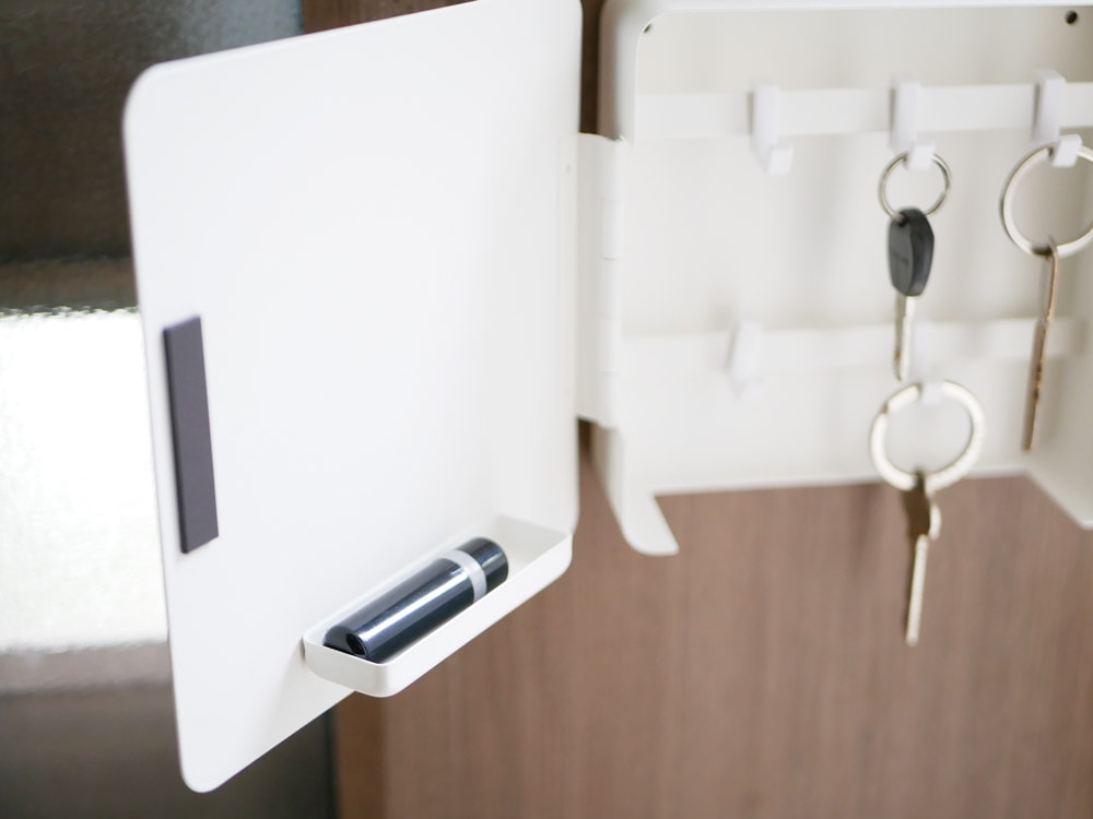 マグネットキーフック2段、扉に取り付け