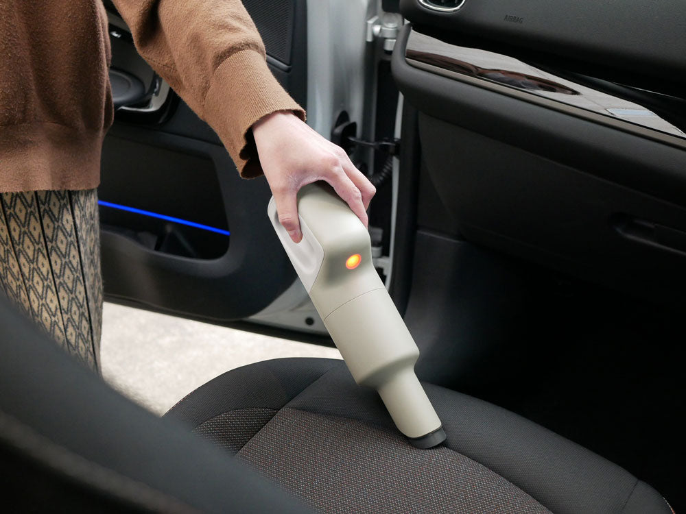 プラスマイナスゼロのハンディクリーナー本体とスタンド