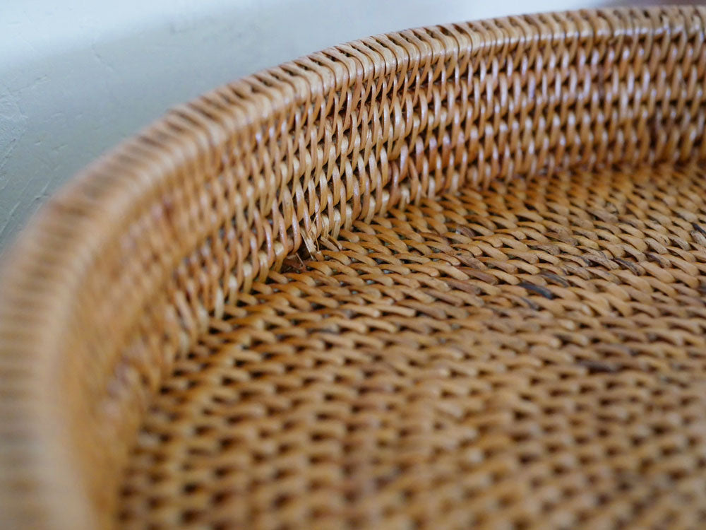 サラサデザインのインドネシア製アタ素材プレイスマット、トレイ、バスケット、コースターのセット